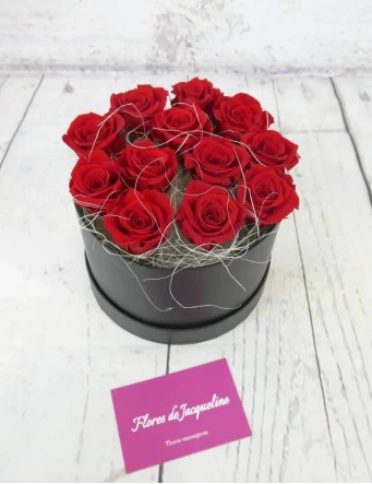 caja corazon con 31 rosas rojas
